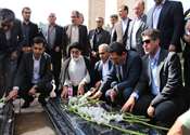 تجدید میثاق وزیر صمت و معاونین وزارتخانه با آرمانهای والای شهدا در گلزار شهدای ایوان